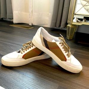 White Burberry sneakers